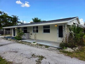 6931 Hibiscus Ave S in South Pasadena, FL - Building Photo