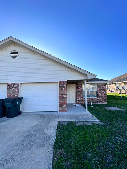501 Manhattan Dr in Nolanville, TX - Building Photo