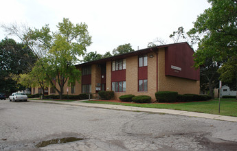 Maplewood Manor Apartments in Lansing, MI - Building Photo - Building Photo