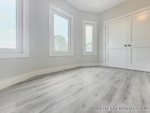 86 Fayston St, Unit 3 in Boston, MA - Foto de edificio - Building Photo