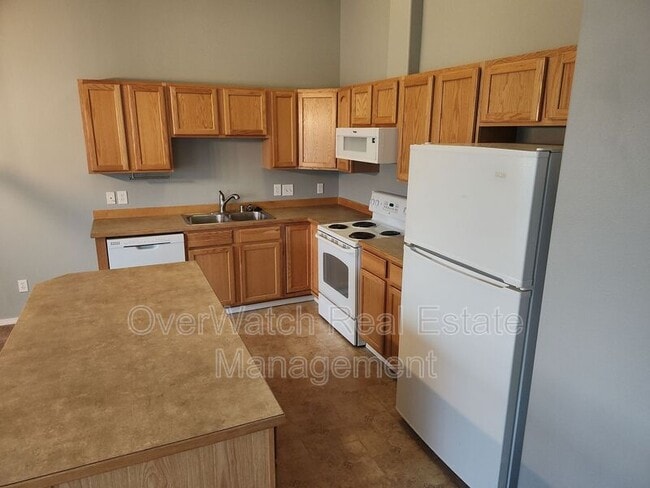 2241 Brookshire Loop in Anchorage, AK - Building Photo - Building Photo