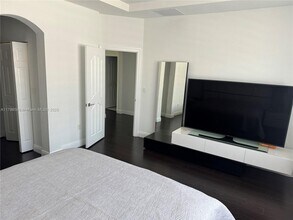 8162 NW 114th Pl in Doral, FL - Building Photo - Building Photo