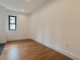 121 La Salle St in New York, NY - Building Photo
