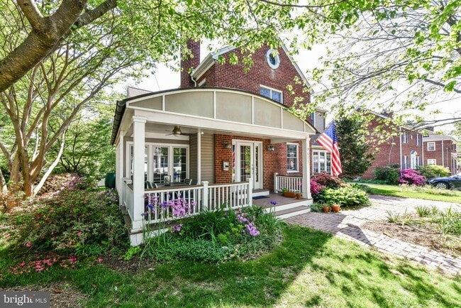 property at 621 S Taylor St