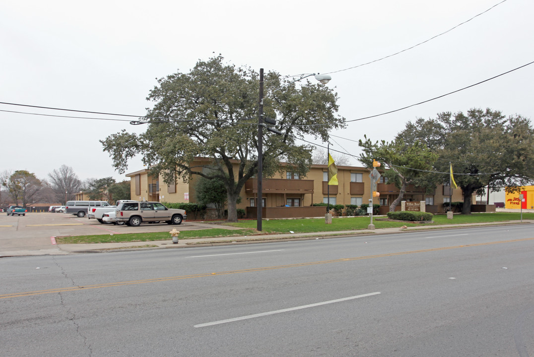 Willow Bend Apartments in Irving, TX - Building Photo