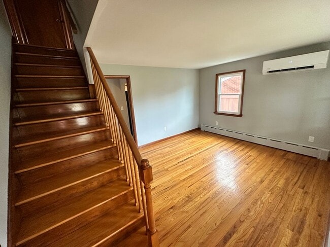 320 Barclay Ave in Morrisville, PA - Building Photo - Building Photo
