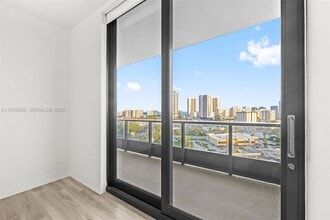 101 Diplomat Pkwy, Unit 0606 in Hallandale Beach, FL - Building Photo - Building Photo