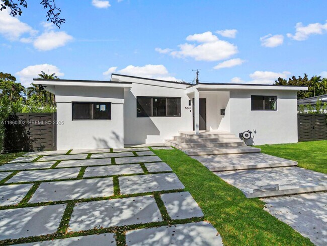5841 SW 13th St in West Miami, FL - Building Photo - Building Photo