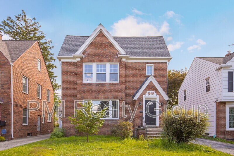 3581 Ingleside Rd in Shaker Heights, OH - Building Photo