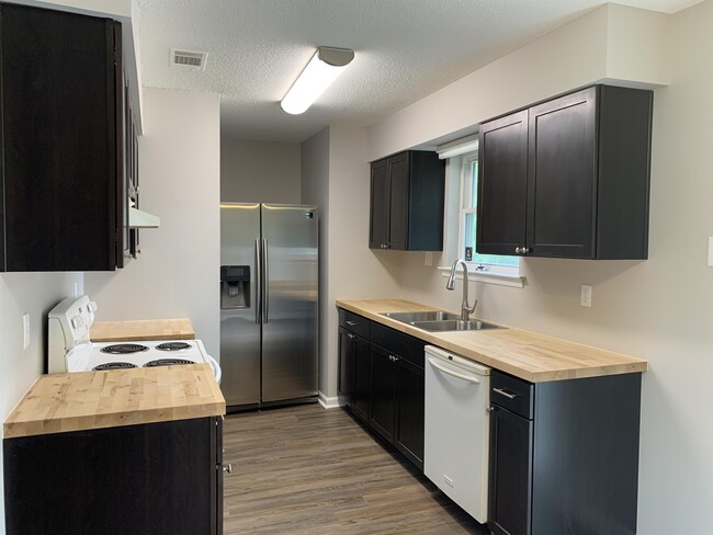 219 Fowler St in Hinesville, GA - Building Photo - Building Photo