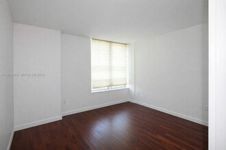 951 Brickell Ave, Unit 2309 in Miami, FL - Foto de edificio - Building Photo