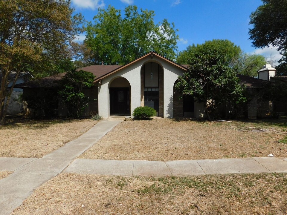 13726 Castle Grove Dr in San Antonio, TX - Building Photo