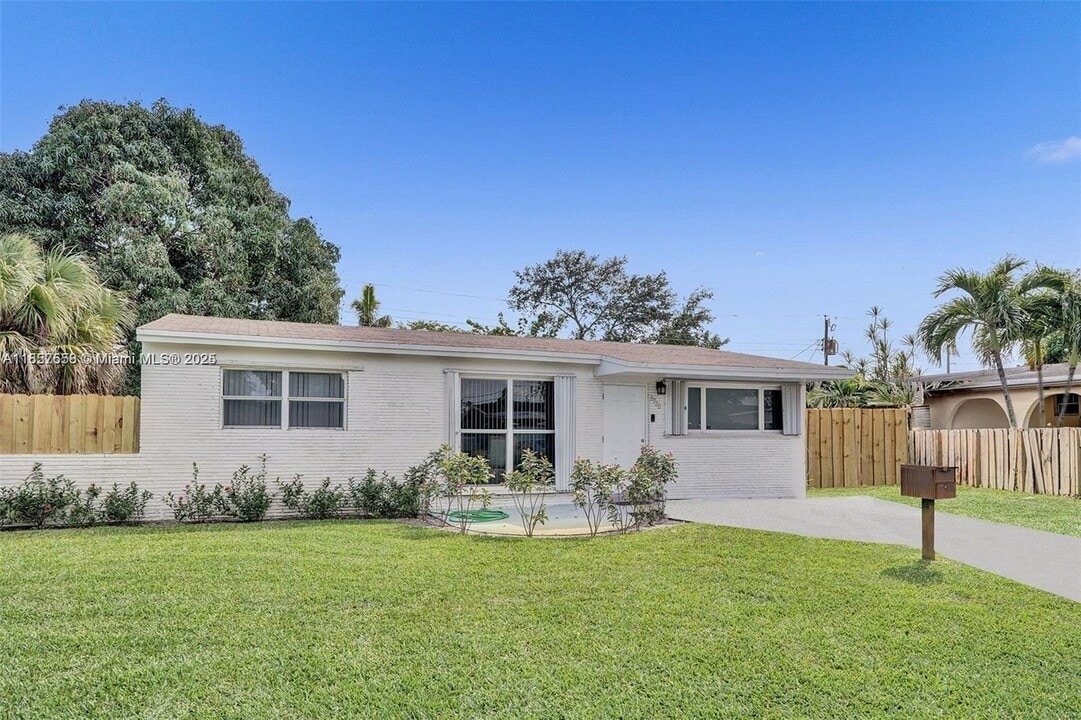 6720 Freedom St in Hollywood, FL - Foto de edificio