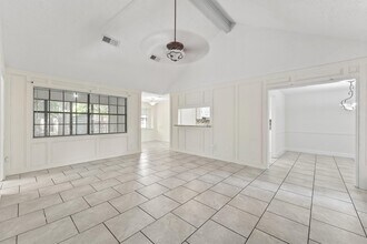 208 Cliffbrook Ln in Cleveland, TX - Building Photo - Building Photo