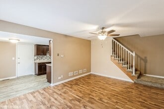1423 Sacramento Dr, Unit 1002 in Hanover Park, IL - Building Photo - Building Photo