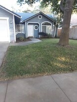 819 Black Walnut Way in Chico, CA - Building Photo