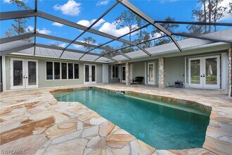 840 Jung Blvd W in Naples, FL - Foto de edificio - Building Photo