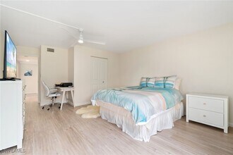 425 Wildwood Ln in Naples, FL - Building Photo - Building Photo