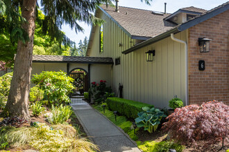 Trillium Court Condominiums in Mill Creek, WA - Building Photo - Building Photo