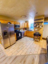 7230 Basel St-Unit -3 in Anchorage, AK - Building Photo - Building Photo