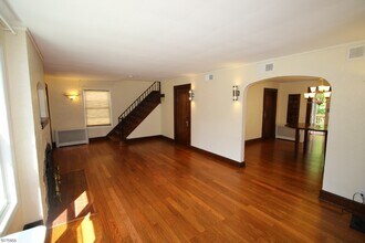 56 Locust Ave in Millburn, NJ - Building Photo - Building Photo