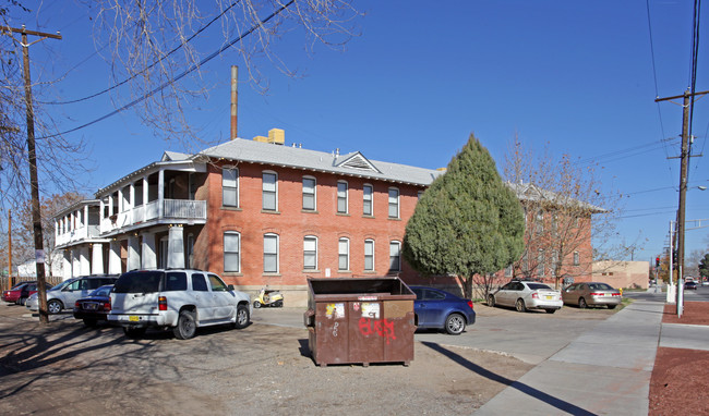 1002 Central Ave NW in Albuquerque, NM - Foto de edificio - Building Photo