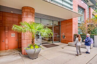 One Harbour Green in Vancouver, BC - Building Photo - Building Photo