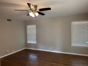 11321 Wyatt St in Dallas, TX - Building Photo - Building Photo