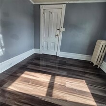 235 Downs St in Kingston, NY - Foto de edificio - Building Photo