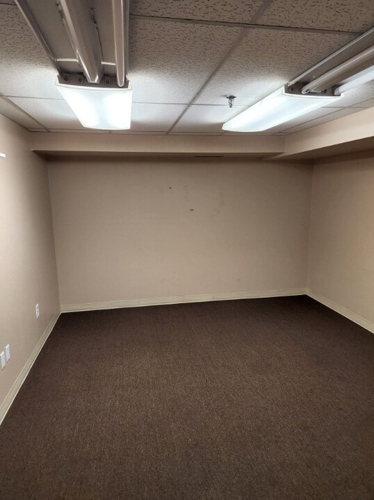 112 S Douglas St in Glendive, MT - Building Photo