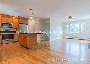 111 Scott Dyer Rd in Cape Elizabeth, ME - Building Photo - Building Photo