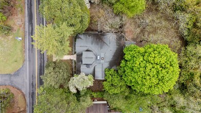 802 N Poplar St in Aberdeen, NC - Foto de edificio - Building Photo