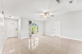 474 SW Exmore Ave in Port St. Lucie, FL - Building Photo - Building Photo