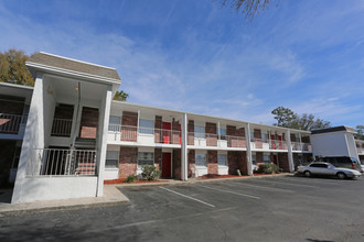 USF Gardens in Tampa, FL - Building Photo - Building Photo