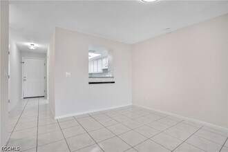 203 SE 15th Pl in Cape Coral, FL - Building Photo - Building Photo