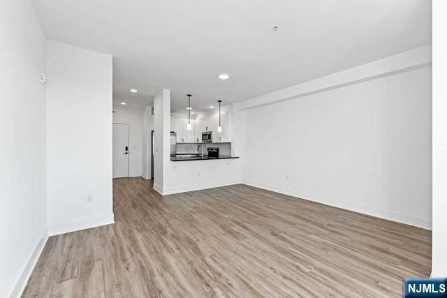 520 Cliff St, Unit 524 in Fairview, NJ - Building Photo