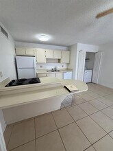 645 Executive Center Dr in West Palm Beach, FL - Foto de edificio - Building Photo