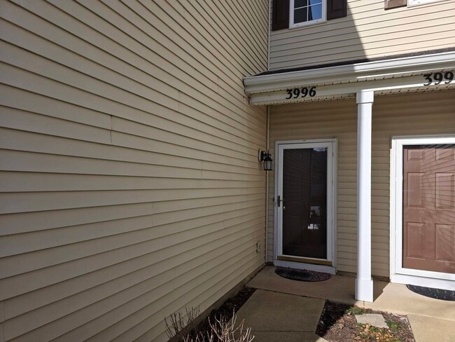 3996 Blackstone Dr in Aurora, IL - Foto de edificio - Building Photo