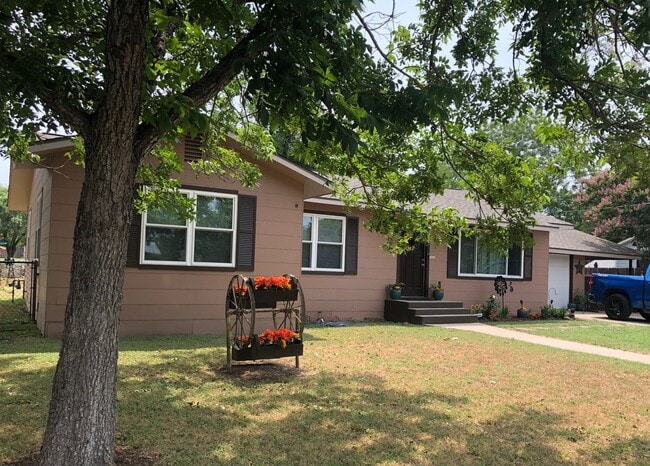 property at 1513 S 2nd St