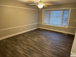 1868 Kings Dr in Bettendorf, IA - Building Photo - Building Photo