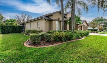 3829 Spruce Pine Dr in Valrico, FL - Building Photo - Building Photo