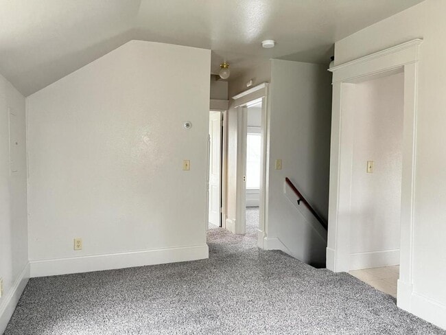 property at 415 W 4th St