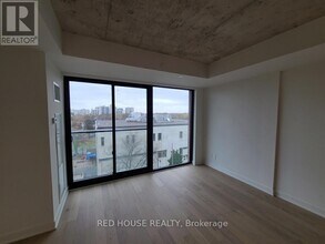 2720 Dundas St W in Toronto, ON - Building Photo - Building Photo