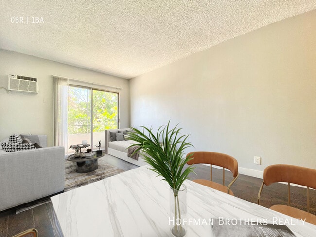 5555 Carlton Way, Unit 17 in Los Angeles, CA - Building Photo - Building Photo