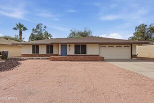 620 S Essex Ln in Mesa, AZ - Building Photo