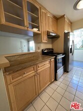 5330 Zelzah Ave-Unit -4 in Los Angeles, CA - Foto de edificio - Building Photo