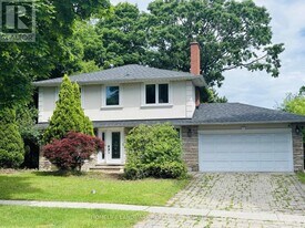 125 Bannatyne Dr in Toronto, ON - Building Photo
