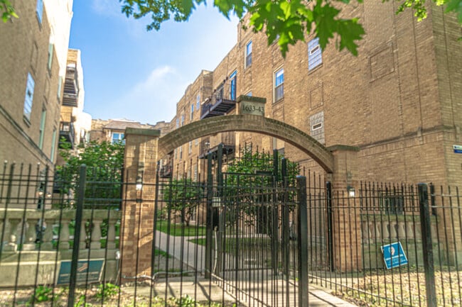property at 1643 W Farwell Ave