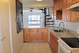 3200 Lynnhaven Dr in Virginia Beach, VA - Building Photo - Building Photo
