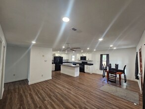 5677 County Rd 260 in Auxvasse, MO - Foto de edificio - Building Photo